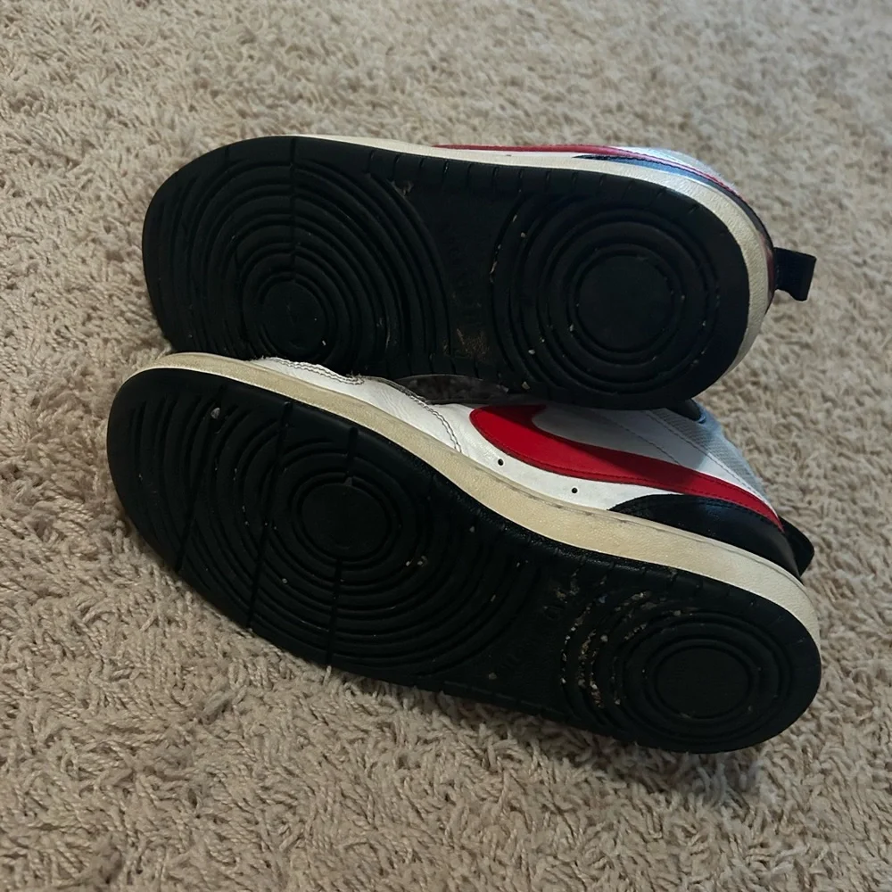 Nike Kids' Court Borough Mid 2 sneakers